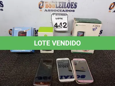 LOTE 442 - 06 APARELHOS CELULARES MARCAS E MODELOS DIVERSOS. (NO ESTADO) ATENÇÃO! FAZER A VISITAÇÃO ANTES DE ARREMATAR, NÃO SABEMOS SE FUNCIONA. LEILÃO NÃO TEM GARANTIA E NEM DEVOLUÇÃO, SUJEITO A POSSÍVEIS AVARIAS VISÍVEIS/OCULTAS E/OU AUSÊNCIA DE COMPONENTES.