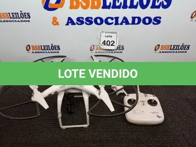 LOTE 402 - 01 DRONE DJI PHANTOM E CONTROLE COM AVARIAS. (NO ESTADO) ATENÇÃO! FAZER A VISITAÇÃO ANTES DE ARREMATAR, NÃO SABEMOS SE FUNCIONA. LEILÃO NÃO TEM GARANTIA E NEM DEVOLUÇÃO, SUJEITO A POSSÍVEIS AVARIAS VISÍVEIS/OCULTAS E/OU AUSÊNCIA DE COMPONENTES.
