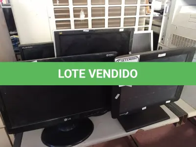 LOTE 231 - 05 MONITORES MARCAS E MODELOS DIVERSOS. (NO ESTADO) ATENÇÃO! FAZER A VISITAÇÃO ANTES DE ARREMATAR, NÃO SABEMOS SE FUNCIONA. LEILÃO NÃO TEM GARANTIA E NEM DEVOLUÇÃO, SUJEITO A POSSÍVEIS AVARIAS VISÍVEIS/OCULTAS E/OU AUSÊNCIA DE COMPONENTES.