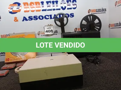 LOTE 408 - 01 PROJETOR ANTIGO MARCA SANKYO E 01 PROJETOR DE SLIDES MARCA ROLLEI. (NO ESTADO) ATENÇÃO! FAZER A VISITAÇÃO ANTES DE ARREMATAR, NÃO SABEMOS SE FUNCIONA. LEILÃO NÃO TEM GARANTIA E NEM DEVOLUÇÃO, SUJEITO A POSSÍVEIS AVARIAS VISÍVEIS/OCULTAS E/OU AUSÊNCIA DE COMPONENTES.