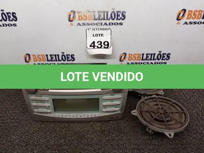 LOTE 439 - 01 SOM AUTOMOTIVO TOYOTA COM 02 ALTO FALANTES. (NO ESTADO) ATENÇÃO! FAZER A VISITAÇÃO ANTES DE ARREMATAR, NÃO SABEMOS SE FUNCIONA. LEILÃO NÃO TEM GARANTIA E NEM DEVOLUÇÃO, SUJEITO A POSSÍVEIS AVARIAS VISÍVEIS/OCULTAS E/OU AUSÊNCIA DE COMPONENTES.