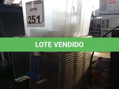 LOTE 251 - 01 REFRESQUEIRA. (NO ESTADO) ATENÇÃO! FAZER A VISITAÇÃO ANTES DE ARREMATAR, NÃO SABEMOS SE FUNCIONA. LEILÃO NÃO TEM GARANTIA E NEM DEVOLUÇÃO, SUJEITO A POSSÍVEIS AVARIAS VISÍVEIS/OCULTAS E/OU AUSÊNCIA DE COMPONENTES.
