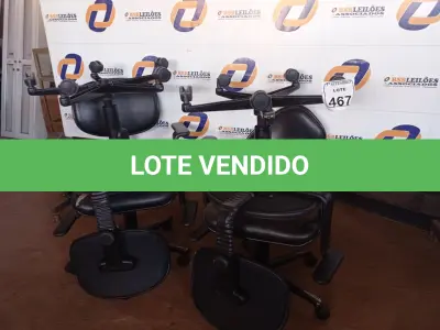 LOTE 467 - 04 CADEIRAS PARA ESCRITÓRIO BASE GIRATÓRIA. (NO ESTADO) ATENÇÃO! FAZER A VISITAÇÃO ANTES DE ARREMATAR, NÃO SABEMOS SE FUNCIONA. LEILÃO NÃO TEM GARANTIA E NEM DEVOLUÇÃO, SUJEITO A POSSÍVEIS AVARIAS VISÍVEIS/OCULTAS E/OU AUSÊNCIA DE COMPONENTES.