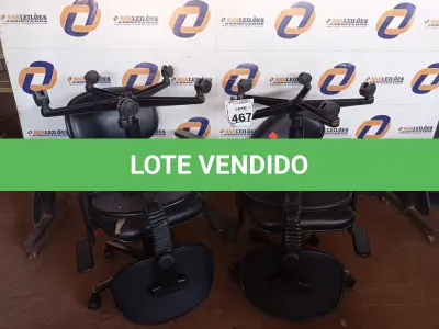 LOTE 467 - 04 CADEIRAS PARA ESCRITÓRIO BASE GIRATÓRIA. (NO ESTADO) ATENÇÃO! FAZER A VISITAÇÃO ANTES DE ARREMATAR, NÃO SABEMOS SE FUNCIONA. LEILÃO NÃO TEM GARANTIA E NEM DEVOLUÇÃO, SUJEITO A POSSÍVEIS AVARIAS VISÍVEIS/OCULTAS E/OU AUSÊNCIA DE COMPONENTES.