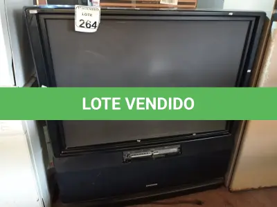 LOTE 264 - 01 TV ANTIGA PIONNER. (NO ESTADO) ATENÇÃO! FAZER A VISITAÇÃO ANTES DE ARREMATAR, NÃO SABEMOS SE FUNCIONA. LEILÃO NÃO TEM GARANTIA E NEM DEVOLUÇÃO, SUJEITO A POSSÍVEIS AVARIAS VISÍVEIS/OCULTAS E/OU AUSÊNCIA DE COMPONENTES.