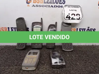 LOTE 428 - 06 APARELHOS CELULARES ANTIGOS. (NO ESTADO) ATENÇÃO! FAZER A VISITAÇÃO ANTES DE ARREMATAR, NÃO SABEMOS SE FUNCIONA. LEILÃO NÃO TEM GARANTIA E NEM DEVOLUÇÃO, SUJEITO A POSSÍVEIS AVARIAS VISÍVEIS/OCULTAS E/OU AUSÊNCIA DE COMPONENTES.