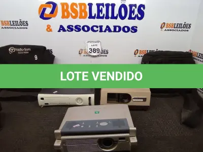 LOTE 389 - 01 XBOX360 E 02 PROJETORES E 02 BOLSAS.  (NO ESTADO) ATENÇÃO! FAZER A VISITAÇÃO ANTES DE ARREMATAR, NÃO SABEMOS SE FUNCIONA. LEILÃO NÃO TEM GARANTIA E NEM DEVOLUÇÃO, SUJEITO A POSSÍVEIS AVARIAS VISÍVEIS/OCULTAS E/OU AUSÊNCIA DE COMPONENTES.