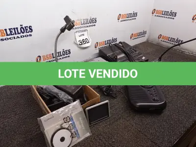 LOTE 360 - 01 TOCA-FITAS, 01 SOM AUTOMOTIVO, 01 RADIO RELÓGIO, 02 BASES PARA MICROFONES E MATERIAIS DIVERSOS. (NO ESTADO) ATENÇÃO! FAZER A VISITAÇÃO ANTES DE ARREMATAR, NÃO SABEMOS SE FUNCIONA. LEILÃO NÃO TEM GARANTIA E NEM DEVOLUÇÃO, SUJEITO A POSSÍVEIS AVARIAS VISÍVEIS/OCULTAS E/OU AUSÊNCIA DE COMPONENTES.