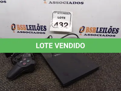 LOTE 432 - 01 PS2 COM CONTROLE E CABOS. (NO ESTADO) ATENÇÃO! FAZER A VISITAÇÃO ANTES DE ARREMATAR, NÃO SABEMOS SE FUNCIONA. LEILÃO NÃO TEM GARANTIA E NEM DEVOLUÇÃO, SUJEITO A POSSÍVEIS AVARIAS VISÍVEIS/OCULTAS E/OU AUSÊNCIA DE COMPONENTES.