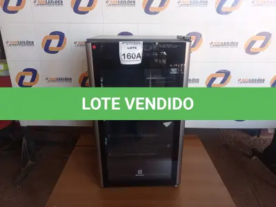 LOTE 160 - 01 CERVEJEIRA MARCA ELECTROLUX. (NO ESTADO) ATENÇÃO! FAZER A VISITAÇÃO ANTES DE ARREMATAR, NÃO SABEMOS SE FUNCIONA. LEILÃO NÃO TEM GARANTIA E NEM DEVOLUÇÃO, SUJEITO A POSSÍVEIS AVARIAS VISÍVEIS/OCULTAS E/OU AUSÊNCIA DE COMPONENTES.