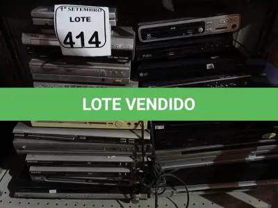 LOTE 414 - 01 LOTE COM GRANDE QUANTIDADE DE APARELHOS DVD MARCAS E MODELOS DIVERSOS. (NO ESTADO) ATENÇÃO! FAZER A VISITAÇÃO ANTES DE ARREMATAR, NÃO SABEMOS SE FUNCIONA. LEILÃO NÃO TEM GARANTIA E NEM DEVOLUÇÃO, SUJEITO A POSSÍVEIS AVARIAS VISÍVEIS/OCULTAS E/OU AUSÊNCIA DE COMPONENTES.