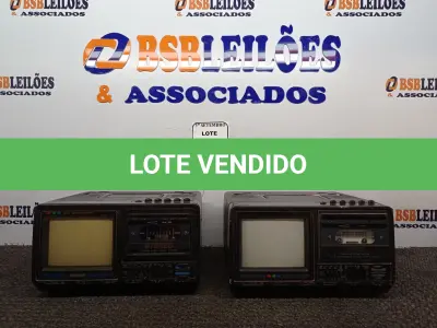 LOTE 358 - 02 TVS DE TUBO COM TOCA-FITAS ACOPLADO ANTIGAS MARCA EMBASSY E CCE. (NO ESTADO) ATENÇÃO! FAZER A VISITAÇÃO ANTES DE ARREMATAR, NÃO SABEMOS SE FUNCIONA. LEILÃO NÃO TEM GARANTIA E NEM DEVOLUÇÃO, SUJEITO A POSSÍVEIS AVARIAS VISÍVEIS/OCULTAS E/OU AUSÊNCIA DE COMPONENTES.