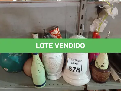 LOTE 378 - 01 LOTE COM DIVERSOS VASOS PARA DECORAÇÃO. (NO ESTADO) ATENÇÃO! FAZER A VISITAÇÃO ANTES DE ARREMATAR, NÃO SABEMOS SE FUNCIONA. LEILÃO NÃO TEM GARANTIA E NEM DEVOLUÇÃO, SUJEITO A POSSÍVEIS AVARIAS VISÍVEIS/OCULTAS E/OU AUSÊNCIA DE COMPONENTES.