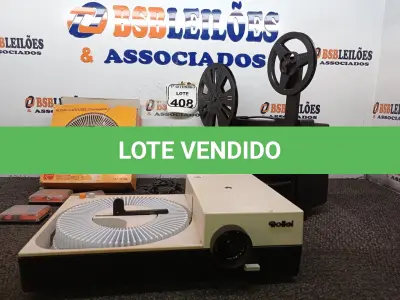 LOTE 408 - 01 PROJETOR ANTIGO MARCA SANKYO E 01 PROJETOR DE SLIDES MARCA ROLLEI. (NO ESTADO) ATENÇÃO! FAZER A VISITAÇÃO ANTES DE ARREMATAR, NÃO SABEMOS SE FUNCIONA. LEILÃO NÃO TEM GARANTIA E NEM DEVOLUÇÃO, SUJEITO A POSSÍVEIS AVARIAS VISÍVEIS/OCULTAS E/OU AUSÊNCIA DE COMPONENTES.