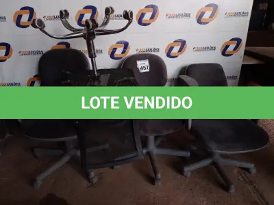 LOTE 457 - 04 CADEIRAS PARA ESCRITÓRIO COM AVARIAS. (NO ESTADO) ATENÇÃO! FAZER A VISITAÇÃO ANTES DE ARREMATAR, NÃO SABEMOS SE FUNCIONA. LEILÃO NÃO TEM GARANTIA E NEM DEVOLUÇÃO, SUJEITO A POSSÍVEIS AVARIAS VISÍVEIS/OCULTAS E/OU AUSÊNCIA DE COMPONENTES.