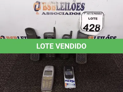 LOTE 428 - 06 APARELHOS CELULARES ANTIGOS. (NO ESTADO) ATENÇÃO! FAZER A VISITAÇÃO ANTES DE ARREMATAR, NÃO SABEMOS SE FUNCIONA. LEILÃO NÃO TEM GARANTIA E NEM DEVOLUÇÃO, SUJEITO A POSSÍVEIS AVARIAS VISÍVEIS/OCULTAS E/OU AUSÊNCIA DE COMPONENTES.