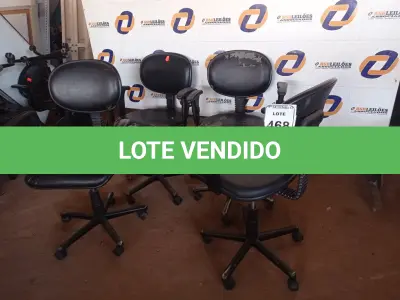 LOTE 468 - 04 CADEIRAS PARA ESCRITÓRIO BASE GIRATÓRIA. (NO ESTADO) ATENÇÃO! FAZER A VISITAÇÃO ANTES DE ARREMATAR, NÃO SABEMOS SE FUNCIONA. LEILÃO NÃO TEM GARANTIA E NEM DEVOLUÇÃO, SUJEITO A POSSÍVEIS AVARIAS VISÍVEIS/OCULTAS E/OU AUSÊNCIA DE COMPONENTES.