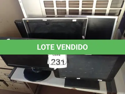 LOTE 231 - 05 MONITORES MARCAS E MODELOS DIVERSOS. (NO ESTADO) ATENÇÃO! FAZER A VISITAÇÃO ANTES DE ARREMATAR, NÃO SABEMOS SE FUNCIONA. LEILÃO NÃO TEM GARANTIA E NEM DEVOLUÇÃO, SUJEITO A POSSÍVEIS AVARIAS VISÍVEIS/OCULTAS E/OU AUSÊNCIA DE COMPONENTES.
