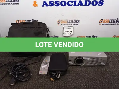 LOTE 407 - 01 PROJETOR MULTIMIDIA SANYO COM MALETA. (NO ESTADO) ATENÇÃO! FAZER A VISITAÇÃO ANTES DE ARREMATAR, NÃO SABEMOS SE FUNCIONA. LEILÃO NÃO TEM GARANTIA E NEM DEVOLUÇÃO, SUJEITO A POSSÍVEIS AVARIAS VISÍVEIS/OCULTAS E/OU AUSÊNCIA DE COMPONENTES.