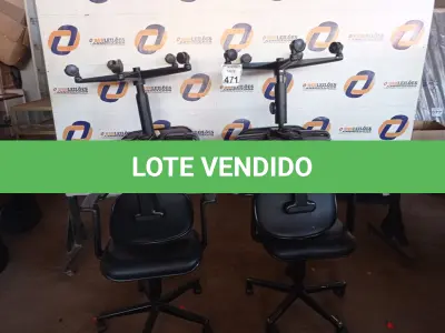 LOTE 471 - 04 CADEIRAS COM BASE GIRATÓRIA. (NO ESTADO) ATENÇÃO! FAZER A VISITAÇÃO ANTES DE ARREMATAR, NÃO SABEMOS SE FUNCIONA. LEILÃO NÃO TEM GARANTIA E NEM DEVOLUÇÃO, SUJEITO A POSSÍVEIS AVARIAS VISÍVEIS/OCULTAS E/OU AUSÊNCIA DE COMPONENTES.