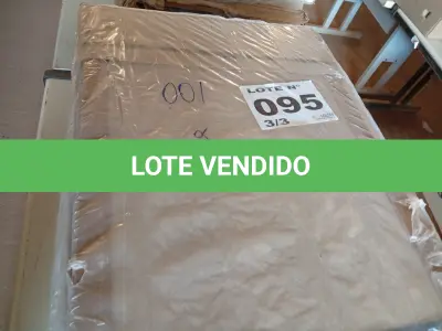 LOTE 095 - 01 - GUARDA ROUPA 3 PORTAS HOUSE (NO ESTADO, NÃO SABEMOS SE FUNCIONA. LEILÃO NÃO TEM GARANTIA E NEM DEVOLUÇÃO, SUJEITO A POSSÍVEIS AVARIAS VISÍVEIS/OCULTAS E/OU AUSÊNCIA DE COMPONENTES)