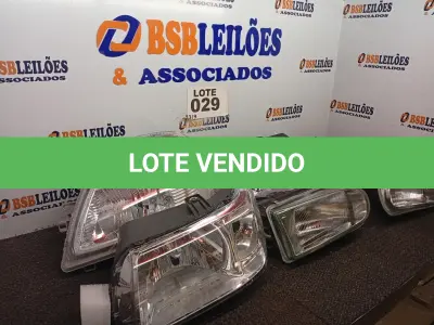 LOTE 029 - 09 – FARÓIS DIVERSOS (NO ESTADO, NÃO SABEMOS SE FUNCIONA. LEILÃO NÃO TEM GARANTIA E NEM DEVOLUÇÃO, SUJEITO A POSSÍVEIS AVARIAS VISÍVEIS/OCULTAS E/OU AUSÊNCIA DE COMPONENTES)