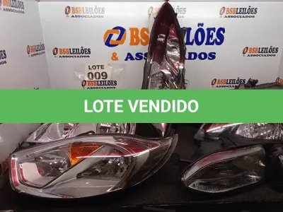 LOTE 009 - 08 – FARÓIS DIVERSOS (NO ESTADO, NÃO SABEMOS SE FUNCIONA. LEILÃO NÃO TEM GARANTIA E NEM DEVOLUÇÃO, SUJEITO A POSSÍVEIS AVARIAS VISÍVEIS/OCULTAS E/OU AUSÊNCIA DE COMPONENTES)