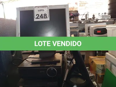 LOTE 248 - 01 APARELHO DE SOM, 01 PROJETOR, CPU, 03 MONITORES LCD E ELETRÔNICOS DIVERSOS.  (NO ESTADO) ATENÇÃO! FAZER A VISITAÇÃO ANTES DE ARREMATAR, NÃO SABEMOS SE FUNCIONA. LEILÃO NÃO TEM GARANTIA E NEM DEVOLUÇÃO, SUJEITO A POSSÍVEIS AVARIAS VISÍVEIS/OCULTAS E/OU AUSÊNCIA DE COMPONENTES.