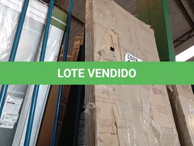 LOTE 150 - 01 - GUARDA ROUPEIRO 3 PORTAS NATURE (NO ESTADO, NÃO SABEMOS SE FUNCIONA. LEILÃO NÃO TEM GARANTIA E NEM DEVOLUÇÃO, SUJEITO A POSSÍVEIS AVARIAS VISÍVEIS/OCULTAS E/OU AUSÊNCIA DE COMPONENTES)
