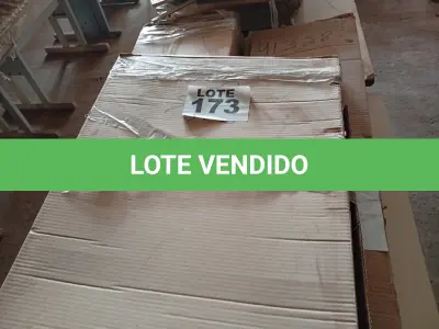 LOTE 173 - 01 - 01 - CAMA COM CABECEIRA CASAL ESTOFADA UVAIA CABECASA (NO ESTADO, NÃO SABEMOS SE FUNCIONA. LEILÃO NÃO TEM GARANTIA E NEM DEVOLUÇÃO, SUJEITO A POSSÍVEIS AVARIAS VISÍVEIS/OCULTAS E/OU AUSÊNCIA DE COMPONENTES)