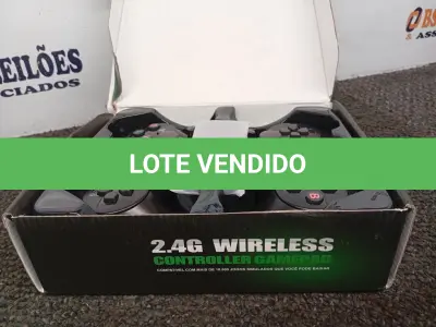 LOTE 106 - 01 - VÍDEO GAME STICK LITE COM 10.000 MIL JOGOS + 2 CONTROLES SEM FIO (NO ESTADO, NÃO SABEMOS SE FUNCIONA. LEILÃO NÃO TEM GARANTIA E NEM DEVOLUÇÃO, SUJEITO A POSSÍVEIS AVARIAS VISÍVEIS/OCULTAS E/OU AUSÊNCIA DE COMPONENTES)