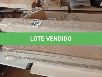 LOTE 189 - 01 – GUARDA ROUPA CASAL 1062 INCOMPLETO. (NO ESTADO, NÃO SABEMOS SE FUNCIONA. LEILÃO NÃO TEM GARANTIA E NEM DEVOLUÇÃO, SUJEITO A POSSÍVEIS AVARIAS VISÍVEIS/OCULTAS E/OU AUSÊNCIA DE COMPONENTES)