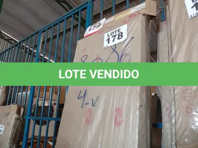 LOTE 178 - 01 - GUARDA ROUPA CASAL MALIBU 6 PORTAS (NO ESTADO, NÃO SABEMOS SE FUNCIONA. LEILÃO NÃO TEM GARANTIA E NEM DEVOLUÇÃO, SUJEITO A POSSÍVEIS AVARIAS VISÍVEIS/OCULTAS E/OU AUSÊNCIA DE COMPONENTES)