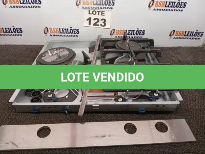LOTE 123 - 01 - COOKTOP A GÁS FISCHER 3 BOCAS MESA VIDRO PLATINIUM VIDRO QUEBRADO (NO ESTADO, NÃO SABEMOS SE FUNCIONA. LEILÃO NÃO TEM GARANTIA E NEM DEVOLUÇÃO, SUJEITO A POSSÍVEIS AVARIAS VISÍVEIS/OCULTAS E/OU AUSÊNCIA DE COMPONENTES)