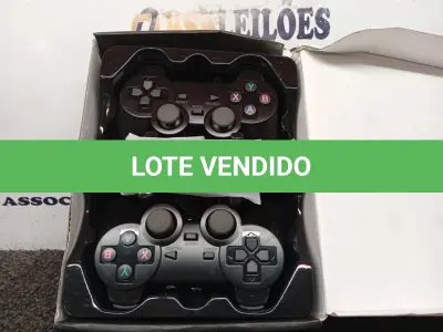 LOTE 106 - 01 - VÍDEO GAME STICK LITE COM 10.000 MIL JOGOS + 2 CONTROLES SEM FIO (NO ESTADO, NÃO SABEMOS SE FUNCIONA. LEILÃO NÃO TEM GARANTIA E NEM DEVOLUÇÃO, SUJEITO A POSSÍVEIS AVARIAS VISÍVEIS/OCULTAS E/OU AUSÊNCIA DE COMPONENTES)