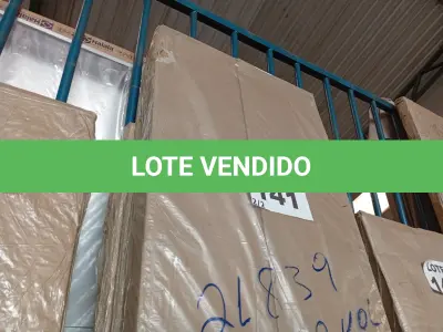 LOTE 141 - 01 - GUARDA ROUPA 1093 (NO ESTADO, NÃO SABEMOS SE FUNCIONA. LEILÃO NÃO TEM GARANTIA E NEM DEVOLUÇÃO, SUJEITO A POSSÍVEIS AVARIAS VISÍVEIS/OCULTAS E/OU AUSÊNCIA DE COMPONENTES)