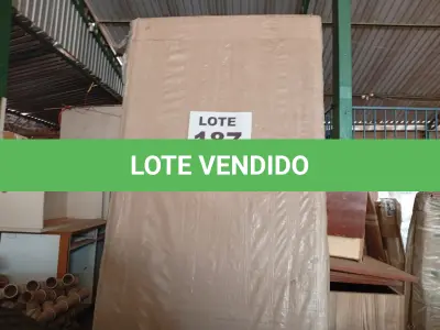LOTE 187 - 01 - RACK COM PAINEL P/ TV MP3059 (NO ESTADO, NÃO SABEMOS SE FUNCIONA. LEILÃO NÃO TEM GARANTIA E NEM DEVOLUÇÃO, SUJEITO A POSSÍVEIS AVARIAS VISÍVEIS/OCULTAS E/OU AUSÊNCIA DE COMPONENTES)