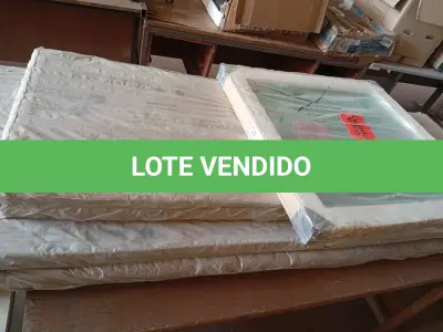 LOTE 085 - 01 - GUARDA-ROUPA SOLTEIRO 2 PORTAS DE CORRER 2 GAVETAS E ESPELHO PEÔNIA YESCASA (NO ESTADO, NÃO SABEMOS SE FUNCIONA. LEILÃO NÃO TEM GARANTIA E NEM DEVOLUÇÃO, SUJEITO A POSSÍVEIS AVARIAS VISÍVEIS/OCULTAS E/OU AUSÊNCIA DE COMPONENTES)