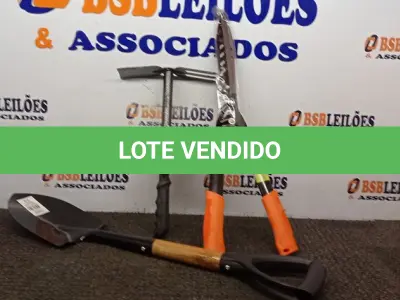 LOTE 060 - 01 SACHO PARA JARDINAGEM, 01 PÁ E 01 TESOURA PARA JARDIM. (NO ESTADO) ATENÇÃO! FAZER A VISITAÇÃO ANTES DE ARREMATAR, NÃO SABEMOS SE FUNCIONA. LEILÃO NÃO TEM GARANTIA E NEM DEVOLUÇÃO, SUJEITO A POSSÍVEIS AVARIAS VISÍVEIS/OCULTAS E/OU AUSÊNCIA DE COMPONENTES.