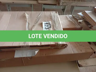 LOTE 173 - 01 - 01 - CAMA COM CABECEIRA CASAL ESTOFADA UVAIA CABECASA (NO ESTADO, NÃO SABEMOS SE FUNCIONA. LEILÃO NÃO TEM GARANTIA E NEM DEVOLUÇÃO, SUJEITO A POSSÍVEIS AVARIAS VISÍVEIS/OCULTAS E/OU AUSÊNCIA DE COMPONENTES)