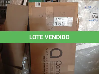 LOTE 159 - 01 - MESA DE ESCRITÓRIO STUDIO NOGAL 150 CM (NO ESTADO, NÃO SABEMOS SE FUNCIONA. LEILÃO NÃO TEM GARANTIA E NEM DEVOLUÇÃO, SUJEITO A POSSÍVEIS AVARIAS VISÍVEIS/OCULTAS E/OU AUSÊNCIA DE COMPONENTES)