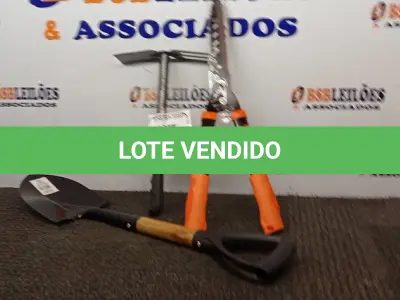 LOTE 060 - 01 SACHO PARA JARDINAGEM, 01 PÁ E 01 TESOURA PARA JARDIM. (NO ESTADO) ATENÇÃO! FAZER A VISITAÇÃO ANTES DE ARREMATAR, NÃO SABEMOS SE FUNCIONA. LEILÃO NÃO TEM GARANTIA E NEM DEVOLUÇÃO, SUJEITO A POSSÍVEIS AVARIAS VISÍVEIS/OCULTAS E/OU AUSÊNCIA DE COMPONENTES.