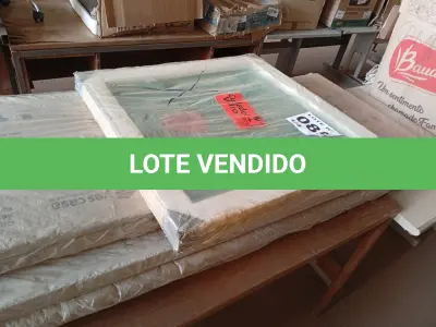 LOTE 085 - 01 - GUARDA-ROUPA SOLTEIRO 2 PORTAS DE CORRER 2 GAVETAS E ESPELHO PEÔNIA YESCASA (NO ESTADO, NÃO SABEMOS SE FUNCIONA. LEILÃO NÃO TEM GARANTIA E NEM DEVOLUÇÃO, SUJEITO A POSSÍVEIS AVARIAS VISÍVEIS/OCULTAS E/OU AUSÊNCIA DE COMPONENTES)