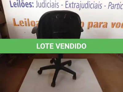 LOTE 211 - 01 – CADEIRA DE ESCRITÓRIO (NO ESTADO, NÃO SABEMOS SE FUNCIONA. LEILÃO NÃO TEM GARANTIA E NEM DEVOLUÇÃO, SUJEITO A POSSÍVEIS AVARIAS VISÍVEIS/OCULTAS E/OU AUSÊNCIA DE COMPONENTES)