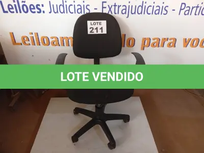 LOTE 211 - 01 – CADEIRA DE ESCRITÓRIO (NO ESTADO, NÃO SABEMOS SE FUNCIONA. LEILÃO NÃO TEM GARANTIA E NEM DEVOLUÇÃO, SUJEITO A POSSÍVEIS AVARIAS VISÍVEIS/OCULTAS E/OU AUSÊNCIA DE COMPONENTES)