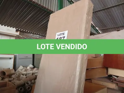 LOTE 187 - 01 - RACK COM PAINEL P/ TV MP3059 (NO ESTADO, NÃO SABEMOS SE FUNCIONA. LEILÃO NÃO TEM GARANTIA E NEM DEVOLUÇÃO, SUJEITO A POSSÍVEIS AVARIAS VISÍVEIS/OCULTAS E/OU AUSÊNCIA DE COMPONENTES)