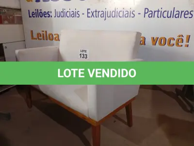 LOTE 133 - 01 - SOFÁ NAMORADEIRA 2 LUGARES (NO ESTADO, NÃO SABEMOS SE FUNCIONA. LEILÃO NÃO TEM GARANTIA E NEM DEVOLUÇÃO, SUJEITO A POSSÍVEIS AVARIAS VISÍVEIS/OCULTAS E/OU AUSÊNCIA DE COMPONENTES)