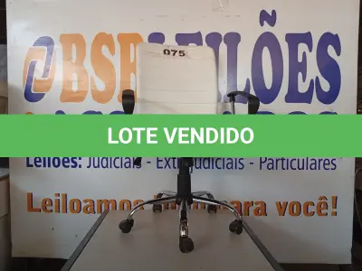 LOTE 075 - 01 – CADEIRA DE ESCRITÓRIO (NO ESTADO, NÃO SABEMOS SE FUNCIONA. LEILÃO NÃO TEM GARANTIA E NEM DEVOLUÇÃO, SUJEITO A POSSÍVEIS AVARIAS VISÍVEIS/OCULTAS E/OU AUSÊNCIA DE COMPONENTES)
