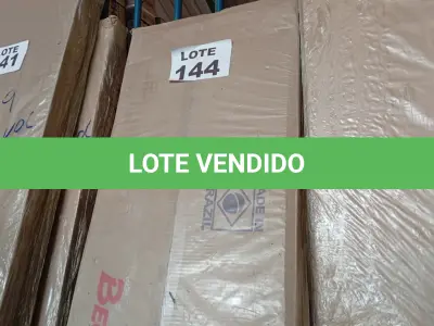 LOTE 144 - 01 - RACK ESTILO RETRÔ PARA TV ATÉ 65 POLEGADAS PÉS DE MADEIRA ELEGANT MÓVEIS BECHARA (NO ESTADO, NÃO SABEMOS SE FUNCIONA. LEILÃO NÃO TEM GARANTIA E NEM DEVOLUÇÃO, SUJEITO A POSSÍVEIS AVARIAS VISÍVEIS/OCULTAS E/OU AUSÊNCIA DE COMPONENTES)