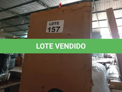 LOTE 157 - 01 - MESA DE ESCRITÓRIO STUDIO CARVALHO 150 CM (NO ESTADO, NÃO SABEMOS SE FUNCIONA. LEILÃO NÃO TEM GARANTIA E NEM DEVOLUÇÃO, SUJEITO A POSSÍVEIS AVARIAS VISÍVEIS/OCULTAS E/OU AUSÊNCIA DE COMPONENTES)